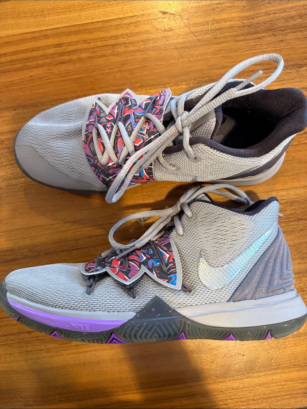 NIKE Kyrie 5 Graffiti Sneaker sz 7Y